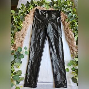 Medium faux leather leggings
